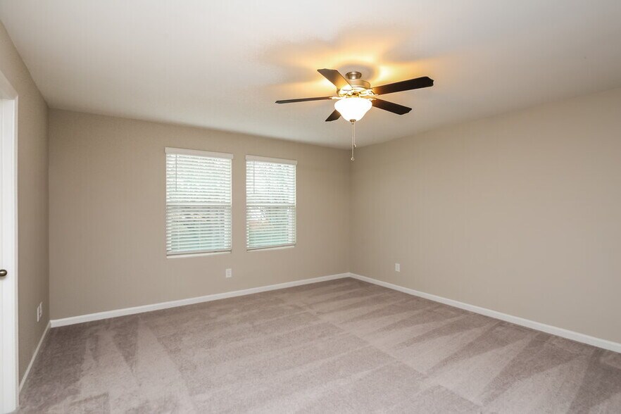 Building Photo - 247 Pond Ct