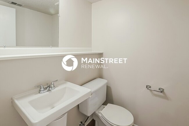 Building Photo - 3 Bedroom Pet-Friendly Home in KANSAS CITY, MO with Main Street Renewal