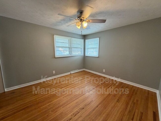 Building Photo - 221 River Rd