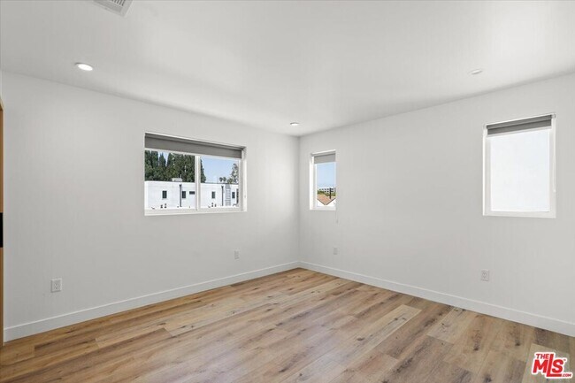 Building Photo - 839 N McCadden Pl