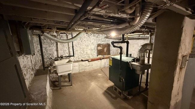 Building Photo - 140 Sand St