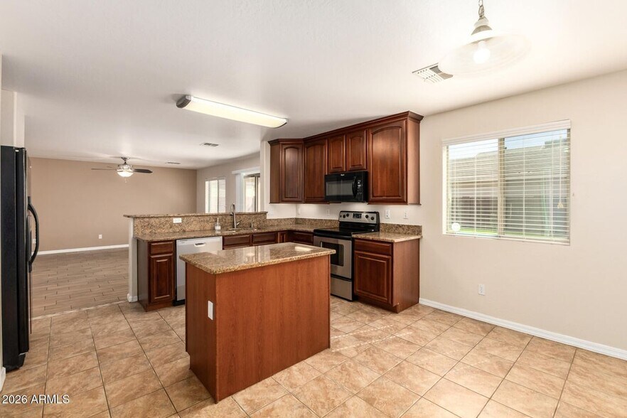 Building Photo - 1776 S 156th Ln