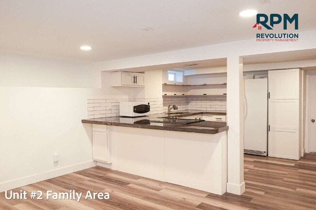 Building Photo - "Charming 2-Bed Duplex on Washington Blvd – Spacious 1421 Sq Ft with 2 Full Baths!"