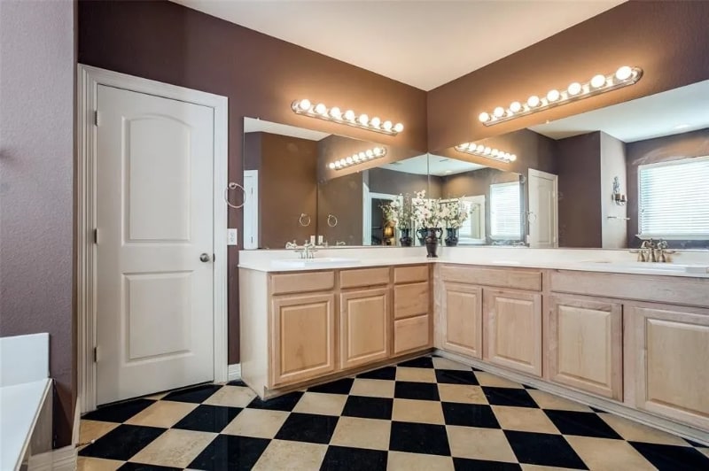 Building Photo - 905 High Meadow Rd