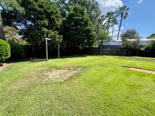 Building Photo - 418 White Heron Dr