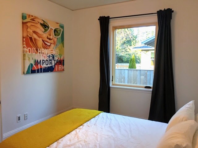 Bedroom 2 - 6605 N Fenwick Ave
