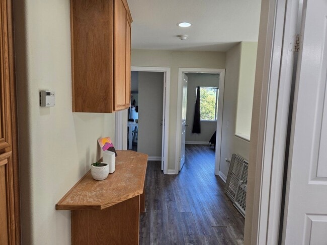 Building Photo - 4 BR 2.5 BA detached modern single-family home.