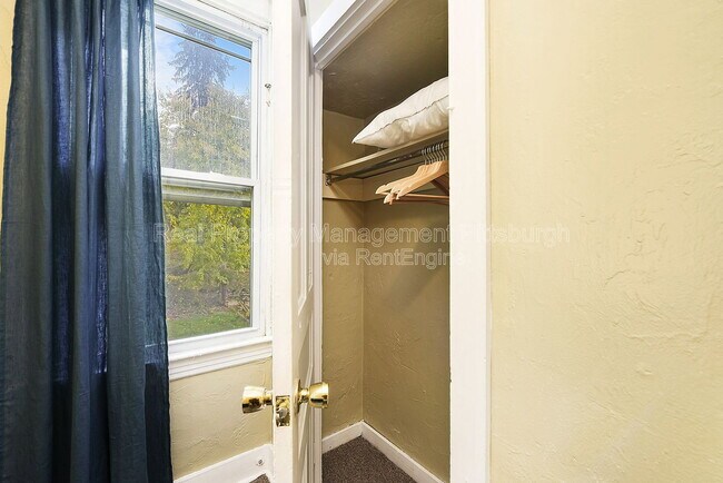 Building Photo - 320 Greenfield Ave