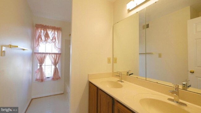 Building Photo - 14119 Forest Ridge Dr