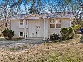 Building Photo - 605 Dorothy Dr