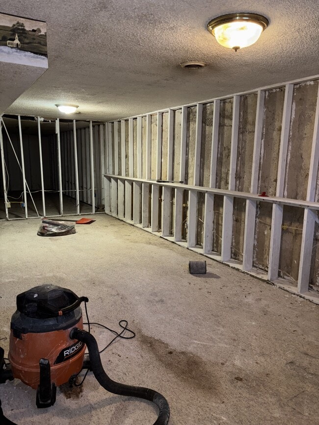 Building Photo - 308 W Elm St