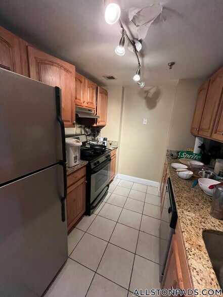 Building Photo - 15 N Beacon St