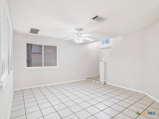 Building Photo - 825 Sagewood Trail