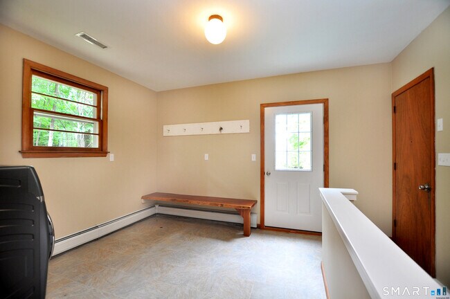 Building Photo - 84 Holcomb St