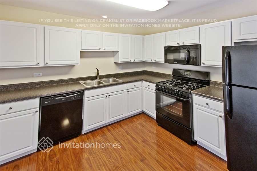 Building Photo - 953 Surrey Ct