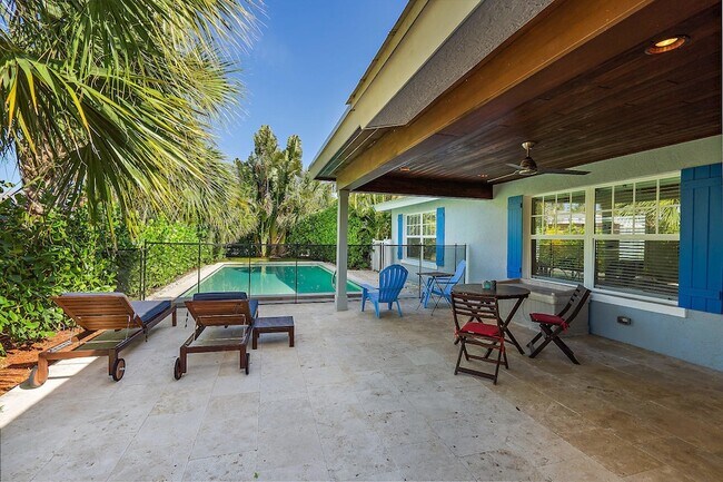 Building Photo - 461 Jupiter Ln