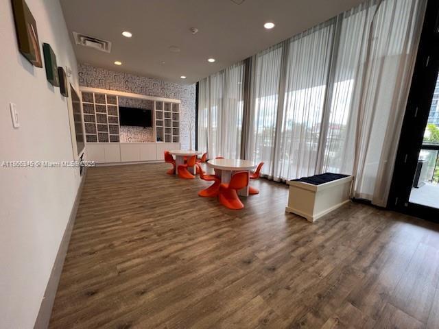 Building Photo - 5300 Paseo Blvd