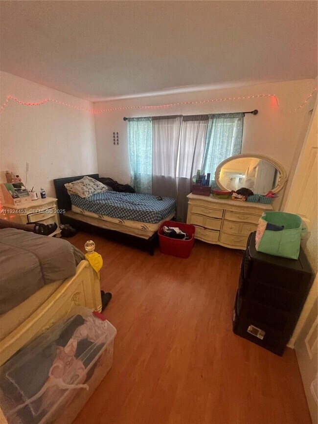 Building Photo - 4852 NW 9th Dr