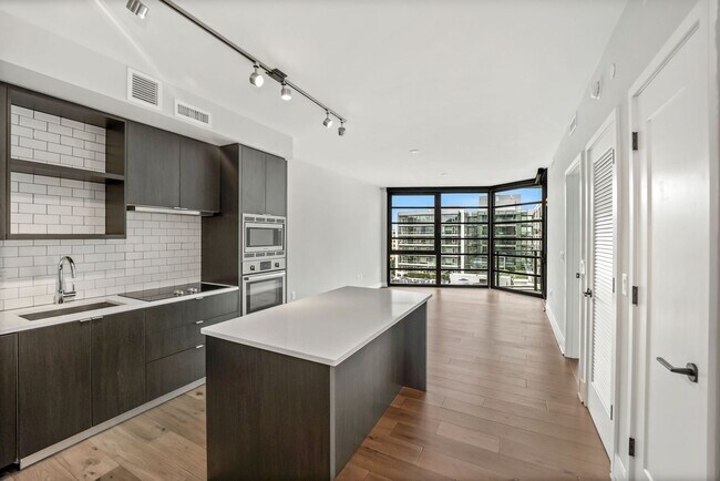 Building Photo - 6 Minute Walk to the Metro! 25 Minute Walk...