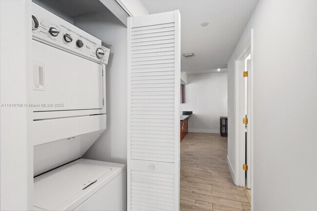 Building Photo - 4100 Salzedo St