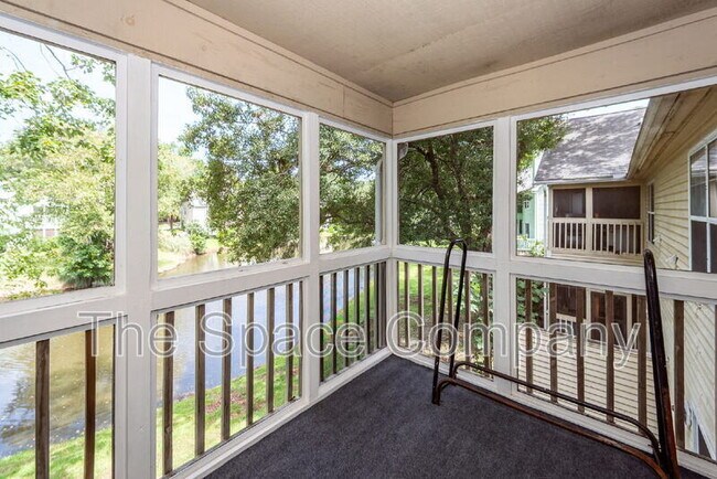 Building Photo - 2020 Coldspring Dr