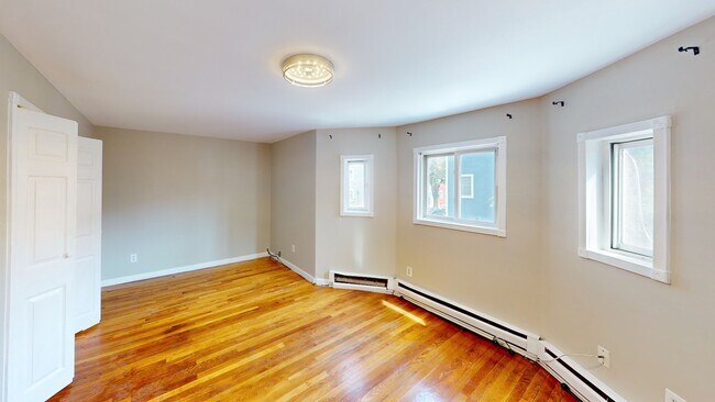 Building Photo - 403 W Fourth St