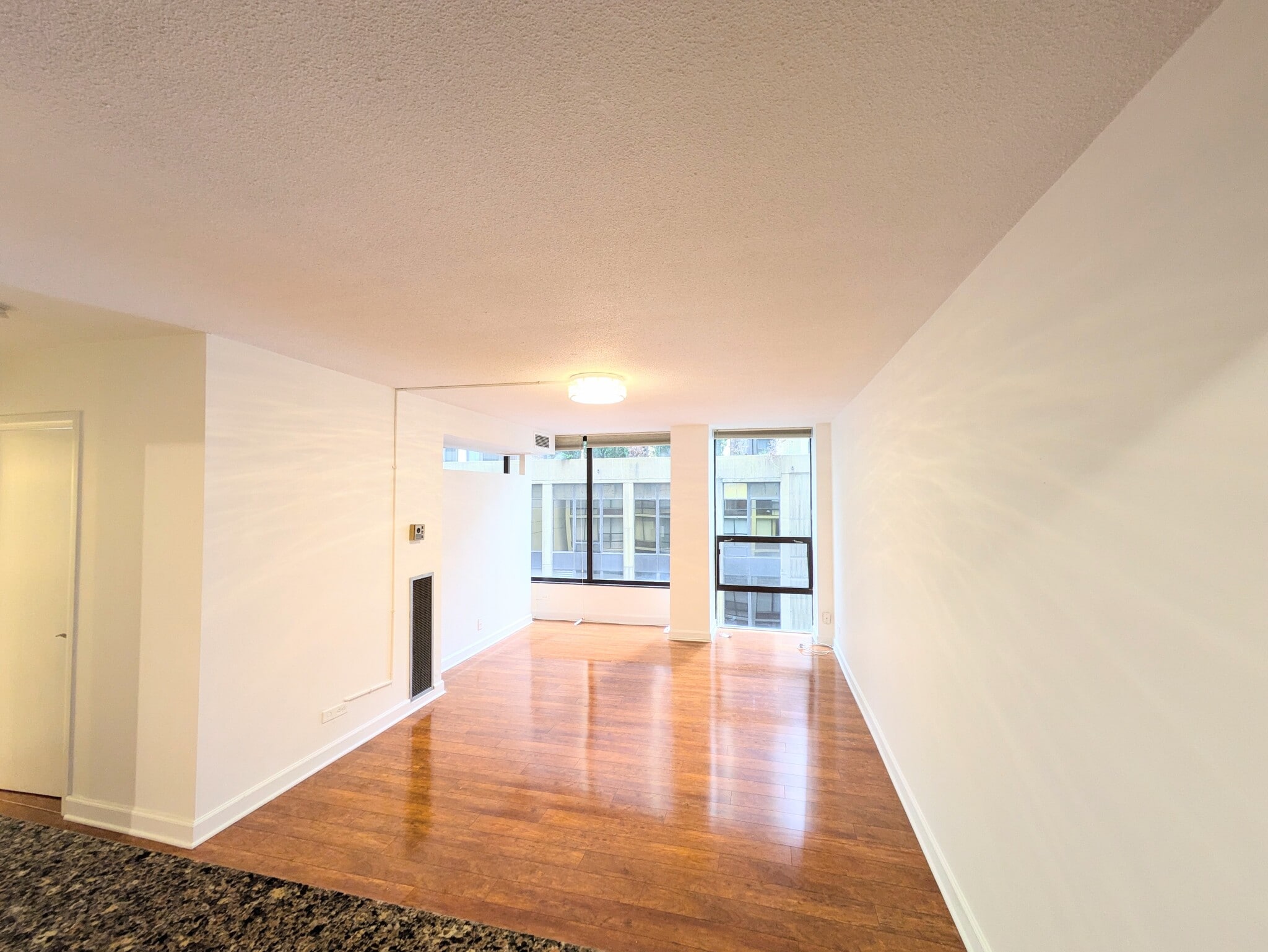 Building Photo - 230 E Ontario St