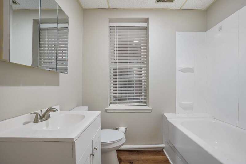 Building Photo - 2645 N Charles St