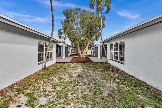 Building Photo - 5748 NW 27th Ct