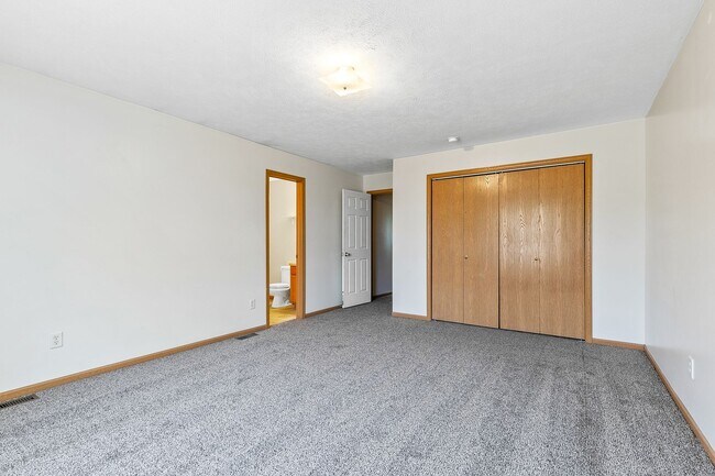 Building Photo - 501- 503 Lakeshore