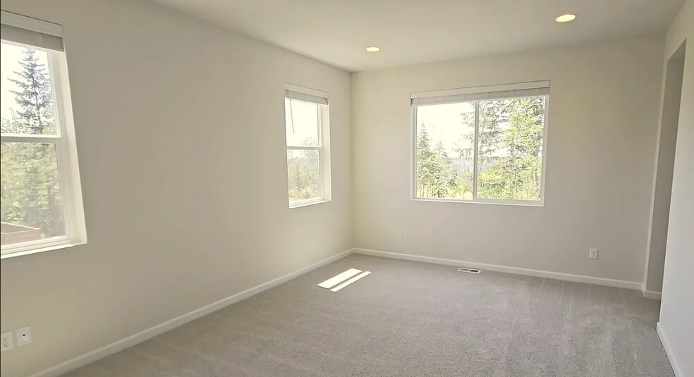 Building Photo - 14936 Tyee Dr E