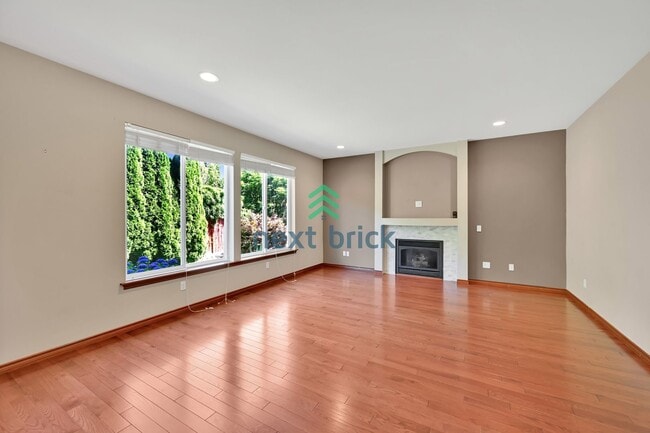 Building Photo - 4 BED & 2.5 SINGLE FAMILY HOUSE FOR RENT