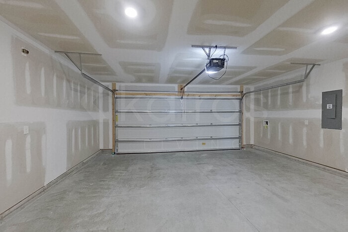 Building Photo - 129 Overstreet Way