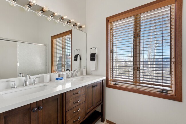 Building Photo - 126 Edgewood Ln