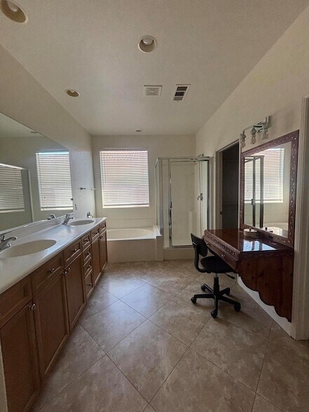 Building Photo - 82950 Vincent Dr