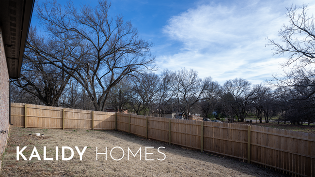 Building Photo - 308 W 3rd St