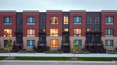 Building Photo - 1318 Lakepointe Dr