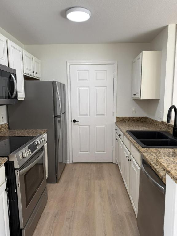 Building Photo - 1001 Lighthouse Rd