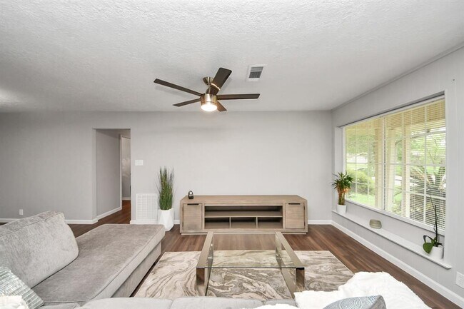 Building Photo - 3111 Tanglebriar Dr