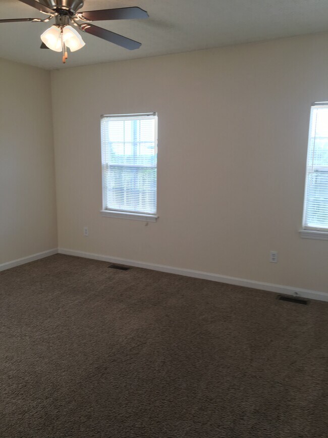 Building Photo - 1043 Winners Cir