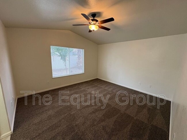 Building Photo - 723 N Simon St