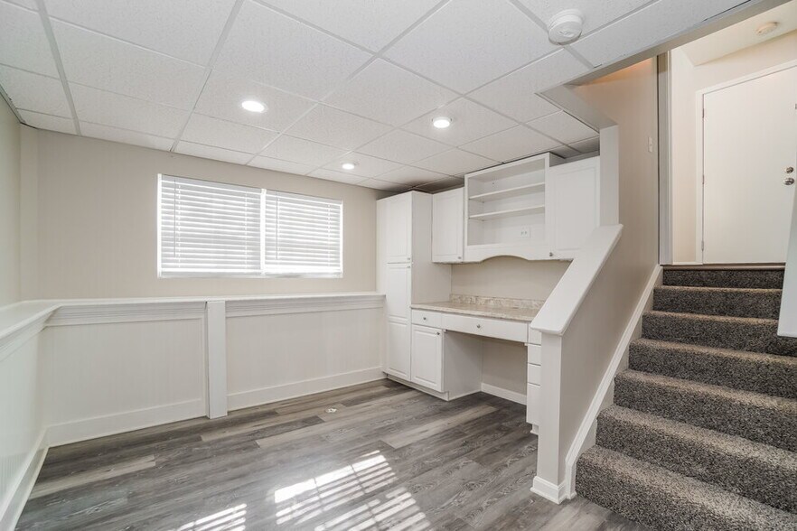 Building Photo - 255 Whitewater Ct