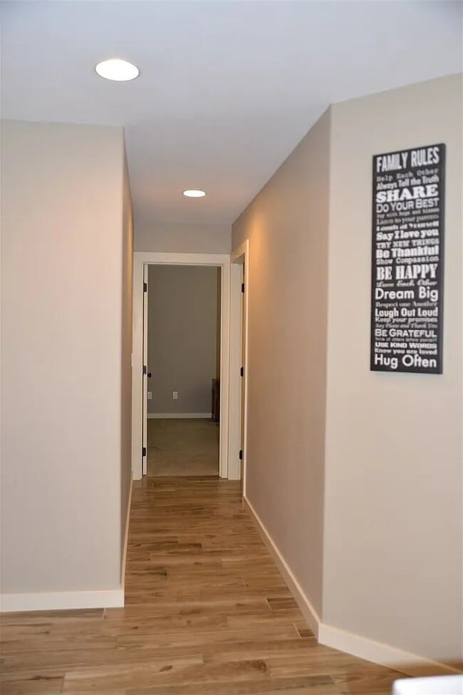 Building Photo - 6110 E 7th Ln