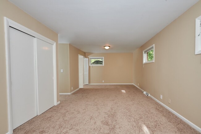 Building Photo - Now Showing: Large 3BR, 2BA house, with 1 ...