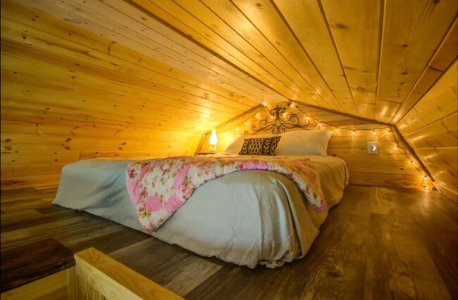 Building Photo - AIRBNB RENTAL ONLY - KARAGAN COTTAGE