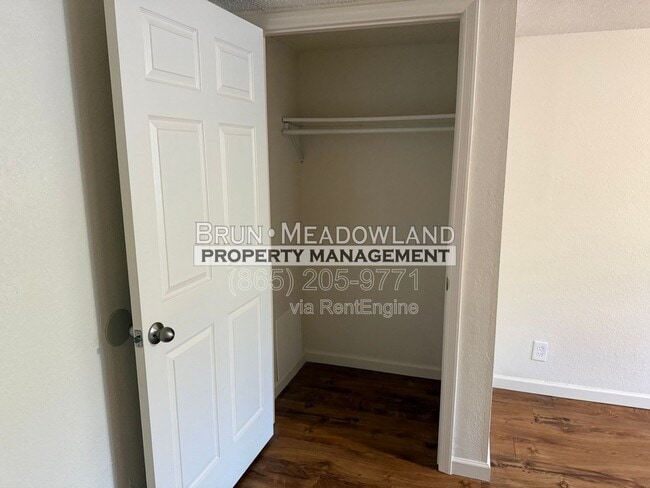 Building Photo - 502 E Red Bud Rd