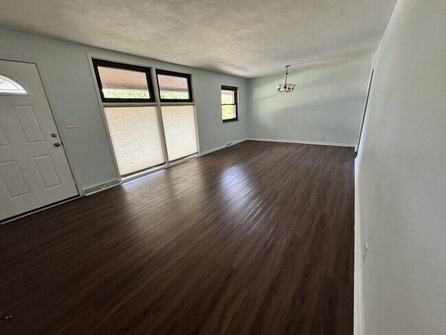 Building Photo - 716 Cranford Dr