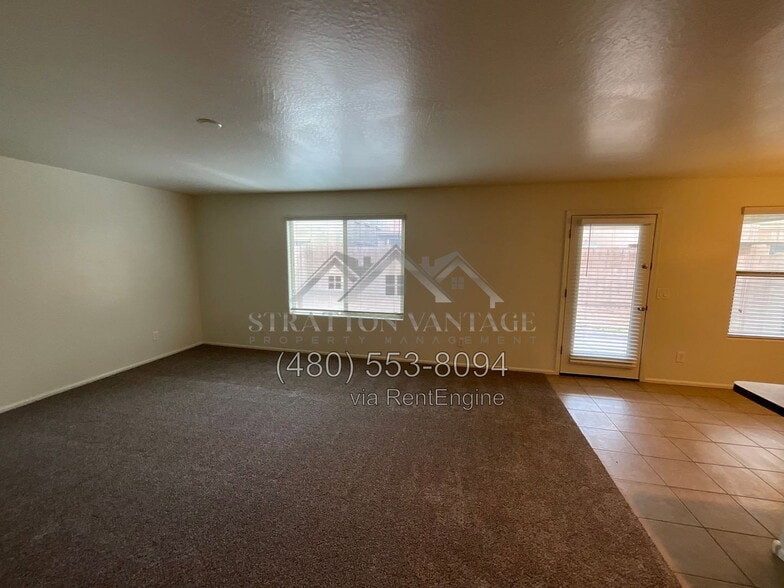 Building Photo - 6112 E Paradise Ln