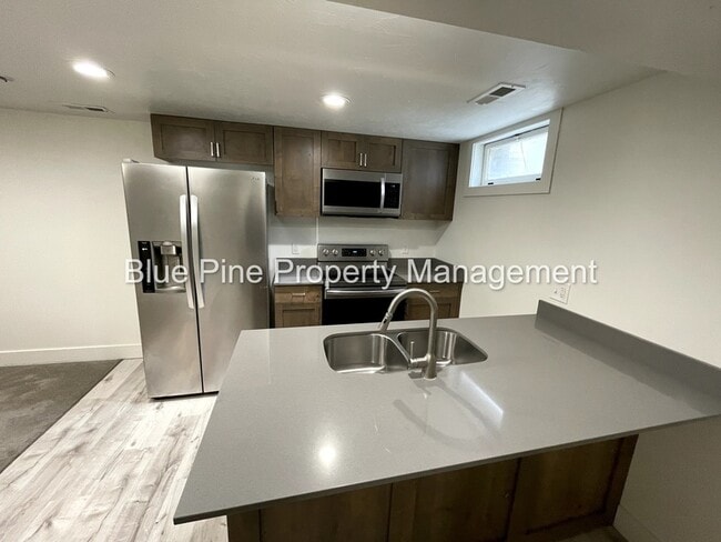 Building Photo - 1565 1/2 South Higbee Avenue