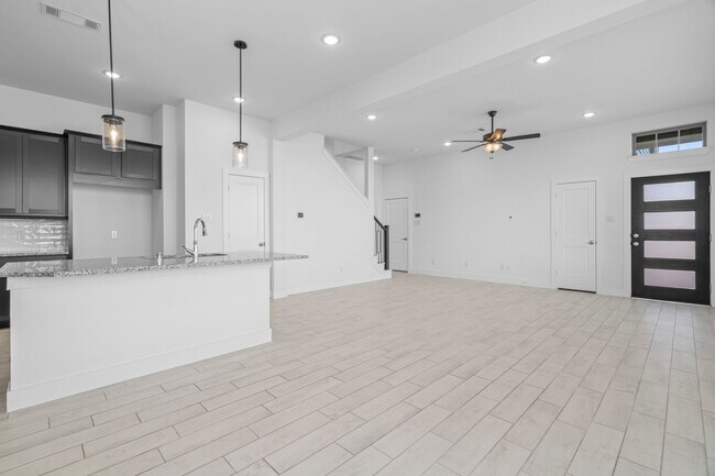 Building Photo - 7810 Starfish Arbor Dr